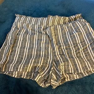 High Waisted stripped shorts